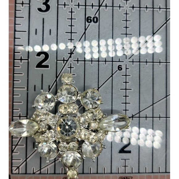 Vintage Snowflake Rhinestone Brooch Silver Tone Setting Clear Glass - Picture 6 of 12
